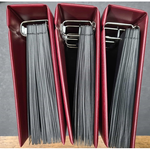 132 - LUXURY LINDNER BINDERS: Padded 