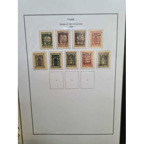 387 - 1918-24 ISSUES: Binder holding printed pages sparsely filled by mint or used ranges & issues. A good... 