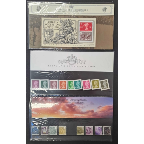 1255 - MINT DECIMAL MACHIN, REGIONAL, CASTLES, ETC., PRESENTATION PACKS: Collection of c.73 packs (a few wi... 