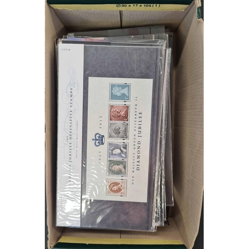 1255 - MINT DECIMAL MACHIN, REGIONAL, CASTLES, ETC., PRESENTATION PACKS: Collection of c.73 packs (a few wi... 