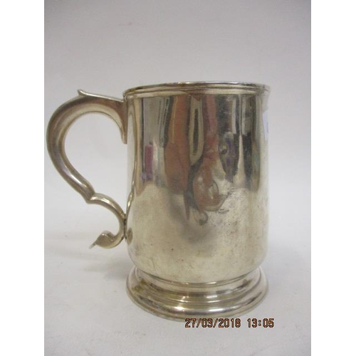 13 - An early George II silver tankard by Gabriel Sleath, London 1730, with a tapered body and double c s... 