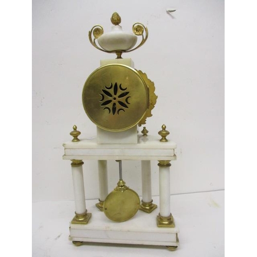 71 - An early 20th century white marble and gilt brass mantle clock, having an urn over a drum design cas... 