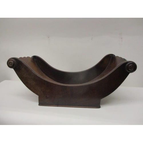 272 - A George III mahogany cheese coaster with turned handles, on a rectangular base, 7