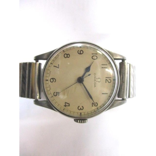 96a - An Omega British Military issue, gents, manual wind, stainless steel backed wristwatch, circa 1940 h... 