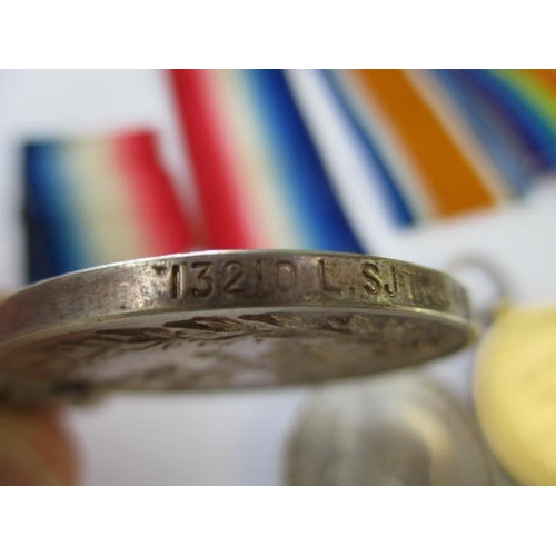 286 - A group of four WW1 medals, a Victory, a British War, a 1914-15 Star and a Bravery In the Field, eac... 