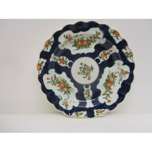 71 - A late 18th century Worcester plate with a lobed edge decorated with vase and cartouche shaped panel... 