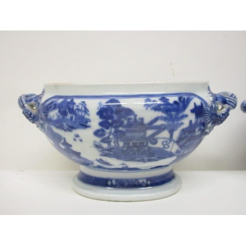 79 - A pair of mid 18th century Chinese blue and white oval tureens with twin crossover handles on a spla... 