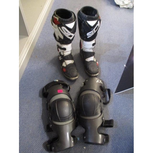 110 - A pair of Crossfire 2 motorbike boots, together with a pair of Polmx motorbike pads, boots size 10 1... 