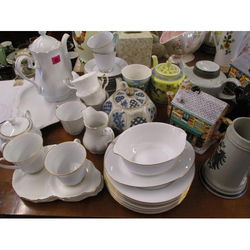 22 - A mixed lot to include a Noritake 'Regency Gold' part teaservice, plated clocks, pictures and other ... 