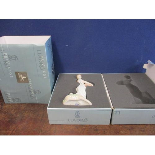 268 - A Lladro Privilege Society 2004 figure of a flower girl, boxed