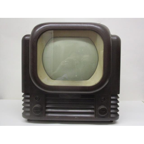 51 - A 1953 Bush radio television receiver TV12AM in a brown Bakelite case, 15