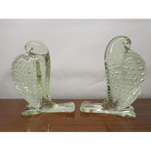 173 - A pair of Murano clear glass model doves with puffed out chests and bubble decoration, each with a l... 