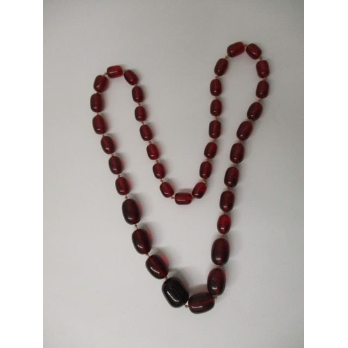 178 - A cherry coloured Bakelite necklace with thirty nine beads 80 gramms