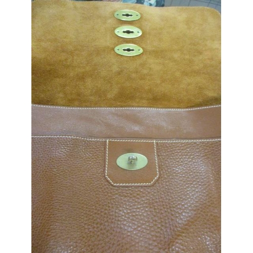 140 - A leather bag in the style of a Mulberry bag