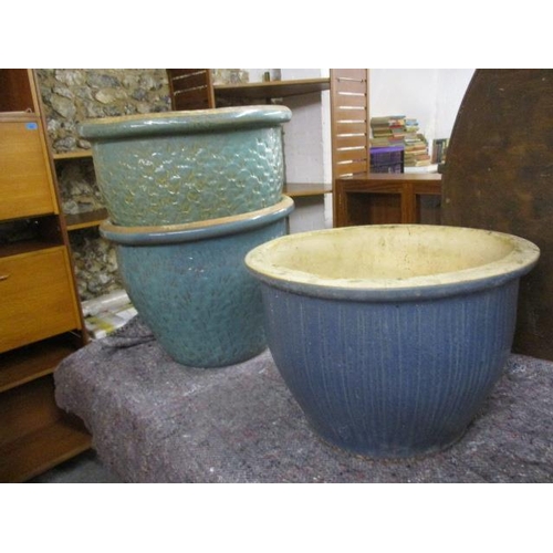 266 - Glazed garden pots and a pair of blue glazed bird baths