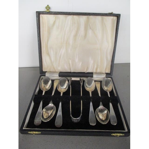 199 - A boxed set of silver teaspoons and sugar tongs