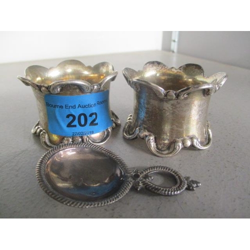 202 - Mixed silver to include two napkin rings and a caddy spoon