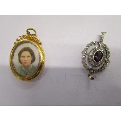 217 - A mixed lot to include a miniature in a 9ct gold frame, a silver stone set pendant and a Continental... 