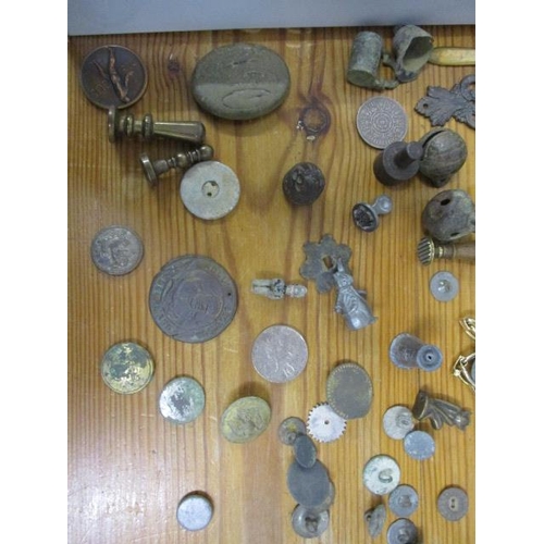 264 - Collectables and metal detectorists finds to include a Sekonda watch, pince-nez, thimbles, coins com... 