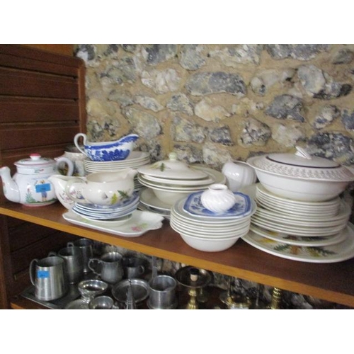 290 - Ceramics to include a Simpsons Vogue pattern designed by Colin Haxby dinner service and other cerami... 