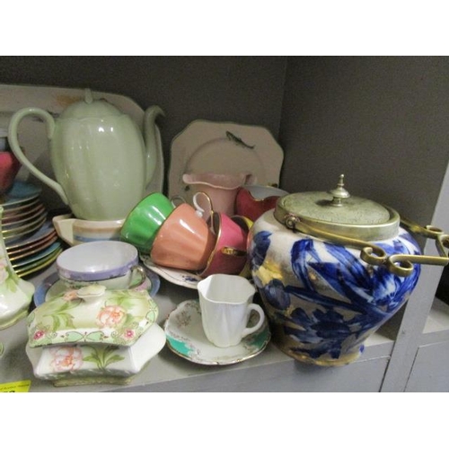 152 - Mixed mid 20th century ceramics to include a Soho Pottery Ambassador Ware part dinner service