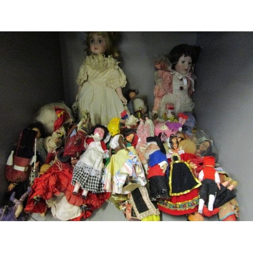 249 - A selection of souvenir dolls, 1980s collectors dolls, Sweetheart dolls and others