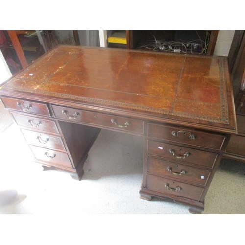 389 - An early 20th century mahogany twin pedestal desk