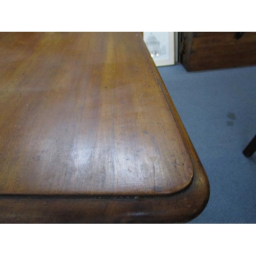 316 - A Victorian mahogany drop leaf table on turned legs