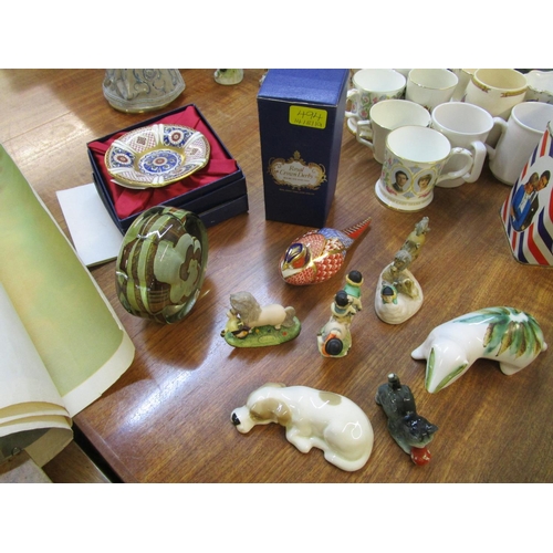 494 - A mixed lot to include a boxed Royal Crown Derby pheasant paperweight, a boxed Aynsley dish, a Mdina... 