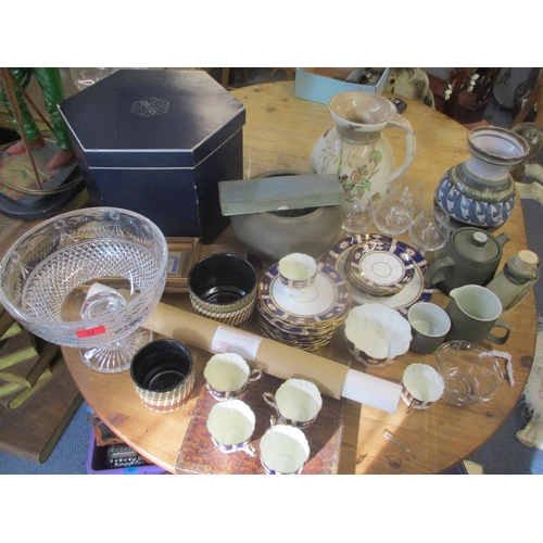 77 - A mixed lot to include a large boxed Stuart Crystal centre piece bowl, etched brandy glasses, cased ... 