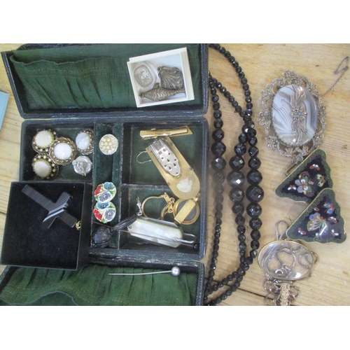 79 - A mixed lot of mainly costume jewellery to include a jet necklace, earrings, cloisonne buckle, a sea... 