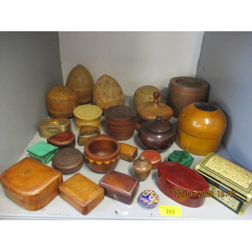 202 - A quantity of 20th century boxes to include leather, treen and animal skin
Location: LWB