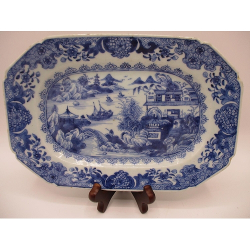 4 - A late 18th century Chinese blue and white dish of rectangular form with canted corners, decorated w... 