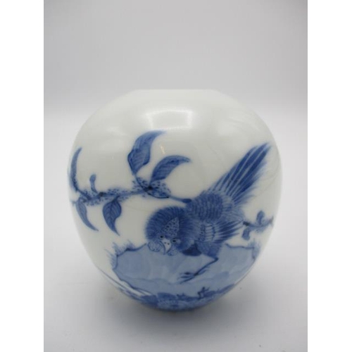 66 - 19th/20th Century oriental ceramics to include a bowl decorated with dragons, flying creatures and o... 