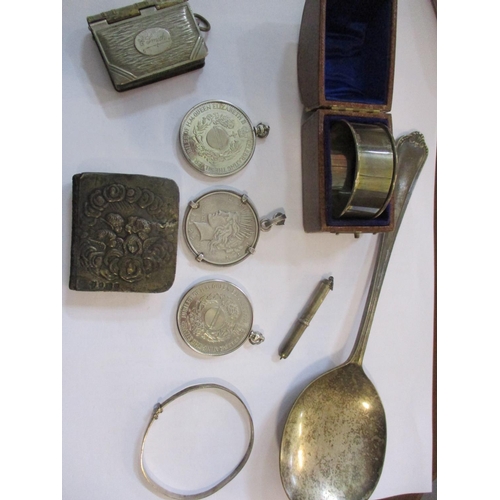 256 - A quantity of small silver items to include a cased napkin ring, a 1922 silver dollar, mounted with ... 