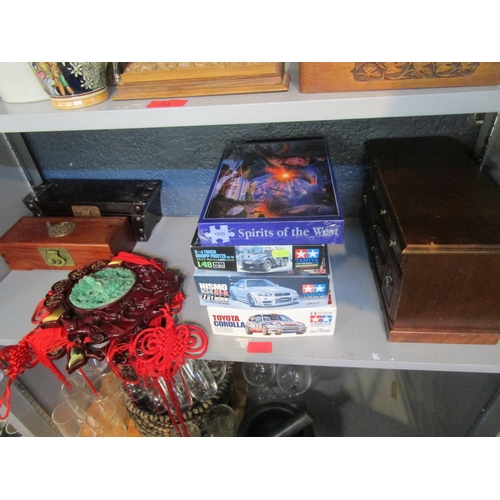 305 - A mixed lot to include three Tamiya model vehicles, boxed, various boxes and other items
Location: 5... 