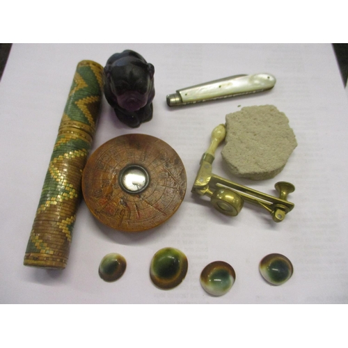 230 - A small mixed lot to include a small Chinese pocket compass, glass ornament of a seated dog and othe... 