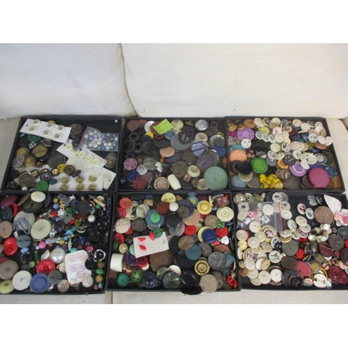 159 - Six trays of 20th century buttons to include Artid and large mid 20th century and later buttons