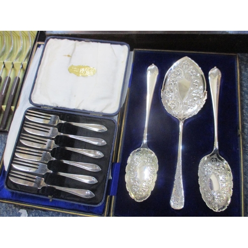 289 - A selection of cased silver plated cutlery to include a canteen of Mappin & Webb cutlery