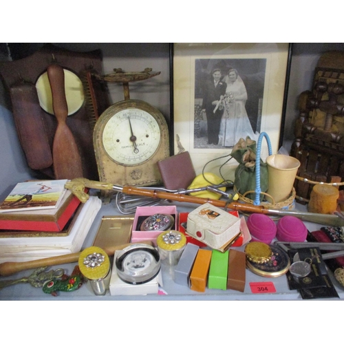 304 - A vintage lot to include a 1912 Hampstead Wanderers Football Club photo, a bag of old pennies and ot... 