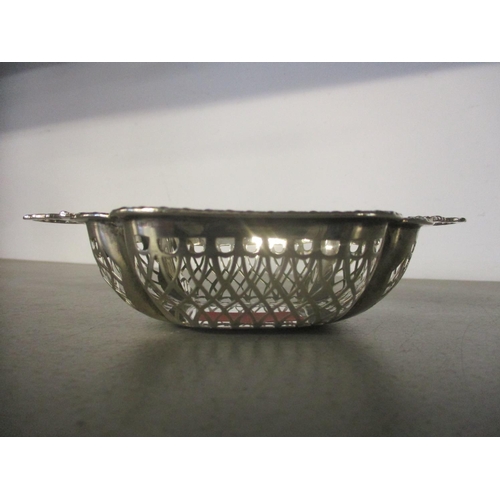 77 - A silver dish with twin wreath handles and pierced sides, 16cm w, 88g