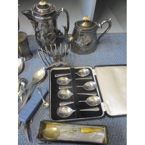 364 - Mixed silver plated items together with a silver spoon and sugar tongs, 30.7g