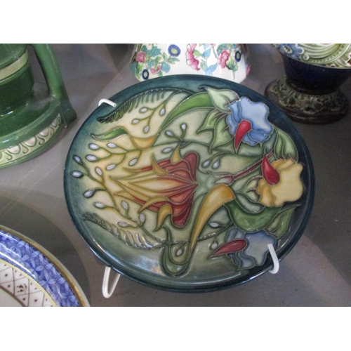 163 - A late 20th century Japanese lacquered box, three collectors' dolls, collectors plates, a Doulton va... 