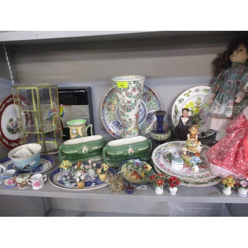 163 - A late 20th century Japanese lacquered box, three collectors' dolls, collectors plates, a Doulton va... 