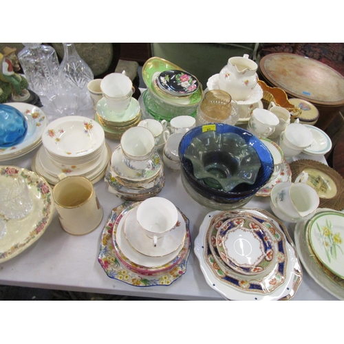 92 - A mixed lot of ceramics and glass to include a Melba china part tea set