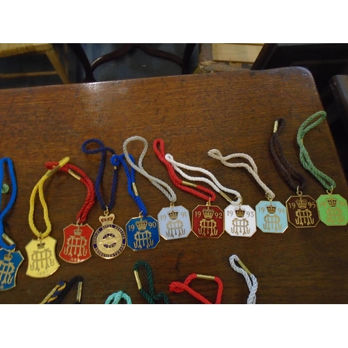 Insigne Vintage 1951 Du Phyllis Court Club - Henley Royal Regatta - Avec Cordon D'Origine