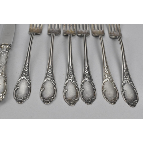 10 - A 20th century Italian silver cutlery set comprising six of each : dinner forks, dinner knives, tabl... 