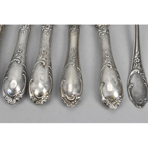 10 - A 20th century Italian silver cutlery set comprising six of each : dinner forks, dinner knives, tabl... 