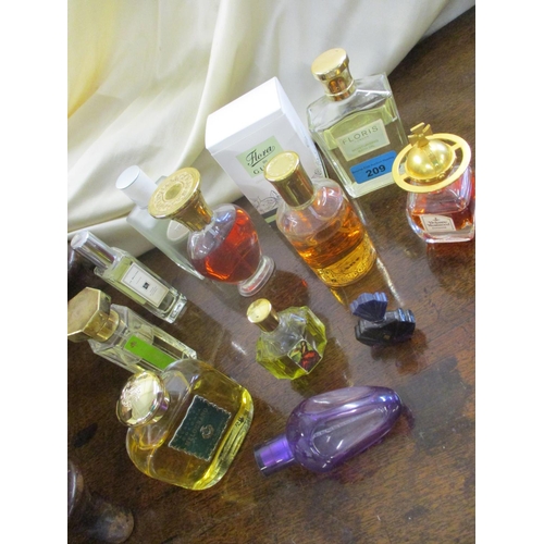 209 - A selection of vintage and modern fragrances to include Flora by Gucci Eau de Toilette 50ml, Infusio... 