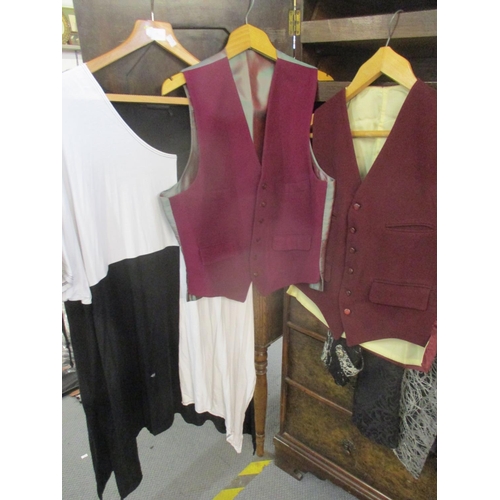 220 - Ladies and gents cashmere sweaters, gents waistcoats, and mixed clothing, various sizes
Location: RA... 